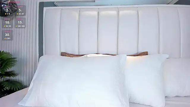 Snapshot of Alexis_camX chatting on 09/12/25, 12:05 Alexis camX online show from 09/12/25, 12:05