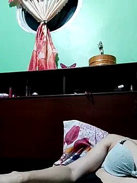 Snapshot of QueenSoreal chatting on 10/25/25, 04:18 QueenSoreal online show from 10/25/25, 04:18