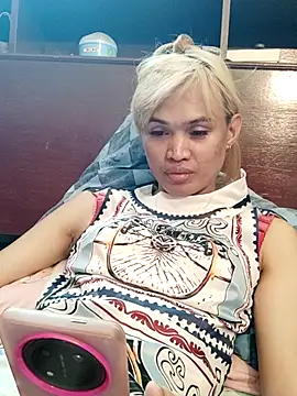 Snapshot of QueenSoreal chatting on 07/09/26, 05:19 QueenSoreal online show from 07/09/26, 05:19