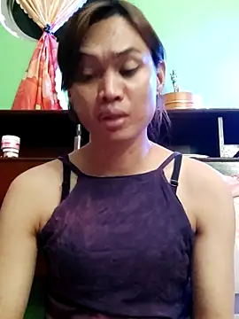 Snapshot of QueenSoreal chatting on 11/23/25, 02:05 QueenSoreal online show from 11/23/25, 02:05