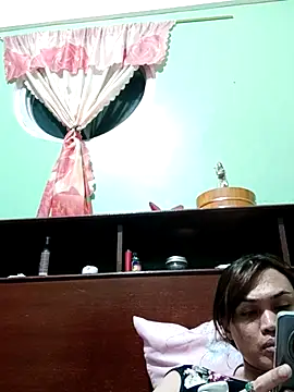 Snapshot of QueenSoreal chatting on 11/17/25, 11:36 QueenSoreal online show from 11/17/25, 11:36