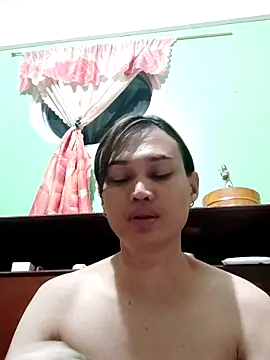 Snapshot of QueenSoreal chatting on 11/15/25, 03:38 QueenSoreal online show from 11/15/25, 03:38