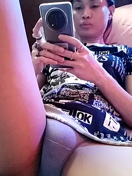 Snapshot of QueenSoreal chatting on 12/01/25, 07:42 QueenSoreal online show from 12/01/25, 07:42