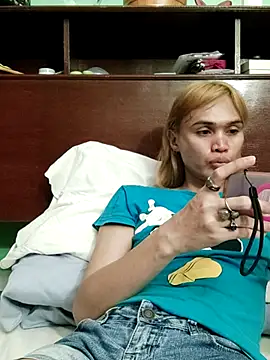 Snapshot of QueenSoreal chatting on 05/27/26, 02:57 QueenSoreal online show from 05/27/26, 02:57