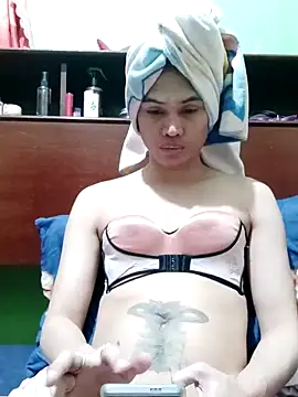 Snapshot of QueenSoreal chatting on 12/05/25, 01:10 QueenSoreal online show from 12/05/25, 01:10