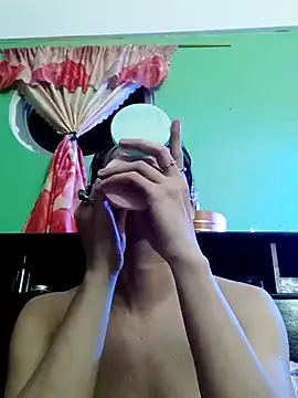 Snapshot of QueenSoreal chatting on 10/26/25, 03:23 QueenSoreal online show from 10/26/25, 03:23