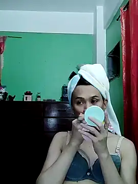 Snapshot of QueenSoreal chatting on 09/23/25, 05:42 QueenSoreal online show from 09/23/25, 05:42