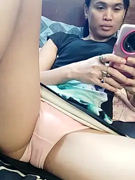 QueenSoreal online show from 04/15/26, 01:44