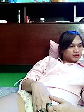 Snapshot of QueenSoreal chatting on 11/21/25, 07:13 QueenSoreal online show from 11/21/25, 07:13