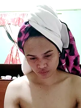 Snapshot of QueenSoreal chatting on 11/27/25, 03:12 QueenSoreal online show from 11/27/25, 03:12