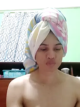 QueenSoreal online show from 02/11/26, 02:17