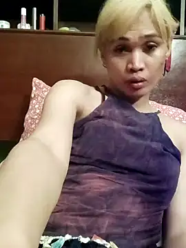 Snapshot of QueenSoreal chatting on 06/19/26, 06:14 QueenSoreal online show from 06/19/26, 06:14