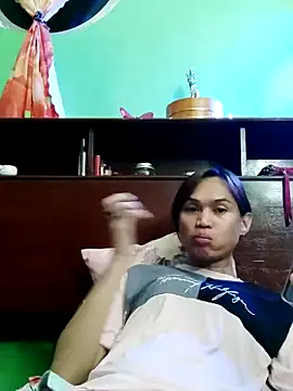 Snapshot of QueenSoreal chatting on 11/22/25, 01:21 QueenSoreal online show from 11/22/25, 01:21