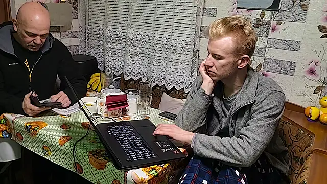 Vuitton online show from 04/15/26, 06:56