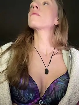 Snapshot of Heidi_Harper chatting on 01/06/25, 04:23 Heidi Harper online show from 01/06/25, 04:23