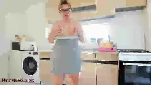 Snapshot of Julia35 chatting on 02/23/25, 12:37 Julia35 online show from 02/23/25, 12:37