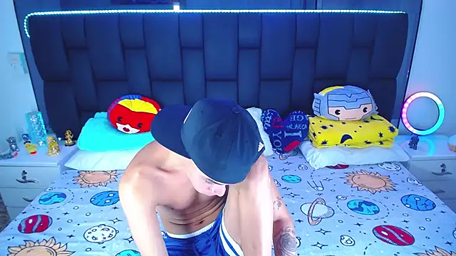 Snapshot of Nice_ButtX chatting on 03/04/25, 08:27 Nice ButtX online show from 03/04/25, 08:27