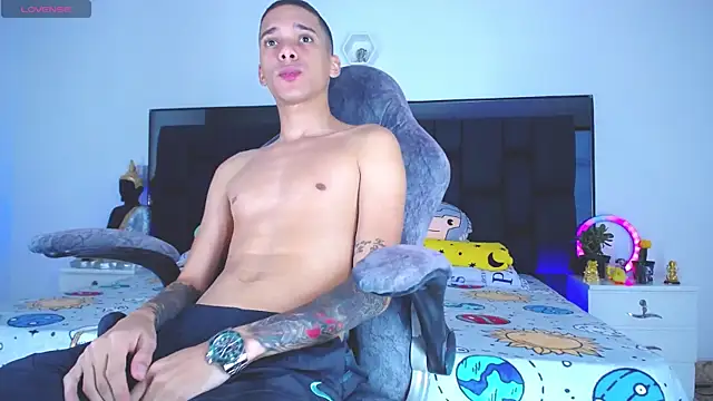 Snapshot of Nice_ButtX chatting on 09/17/25, 03:25 Nice ButtX online show from 09/17/25, 03:25