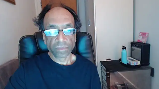 rauncher1 online show from 04/22/26, 07:37