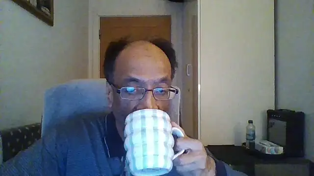 Snapshot of rauncher1 chatting on 10/20/25, 08:04 rauncher1 online show from 10/20/25, 08:04