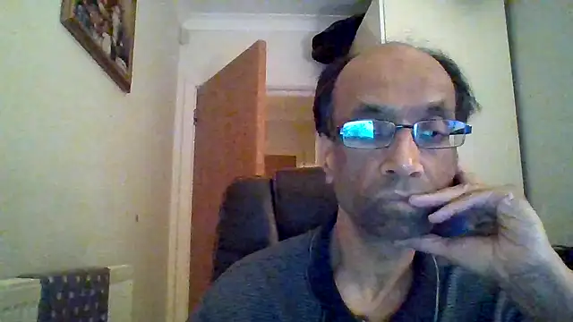 Snapshot of rauncher1 chatting on 09/17/25, 08:33 rauncher1 online show from 09/17/25, 08:33