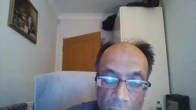 Snapshot of rauncher1 chatting on 10/02/25, 08:29 rauncher1 online show from 10/02/25, 08:29