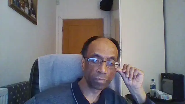 Snapshot of rauncher1 chatting on 10/15/25, 09:28 rauncher1 online show from 10/15/25, 09:28