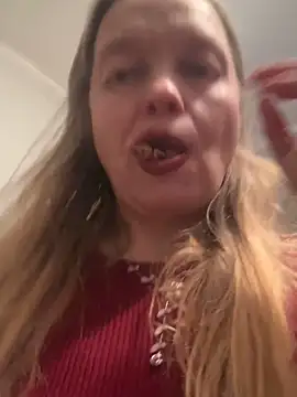 Susanel online show from 11/21/25, 04:39