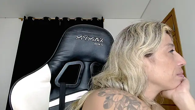 Snapshot of lettylatina@xh chatting on 02/24/25, 07:09 lettylatinaxh online show from 02/24/25, 07:09