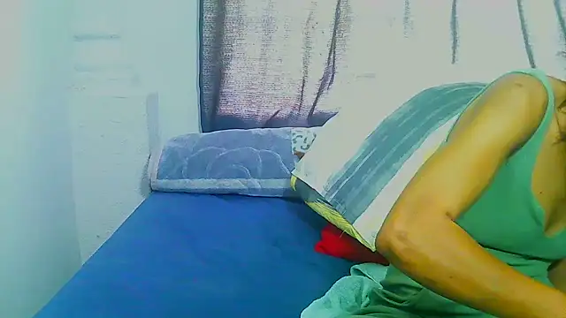 Snapshot of freaky_naughty chatting on 10/11/25, 11:44 freaky naughty online show from 10/11/25, 11:44