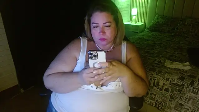 Snapshot of bella_savati chatting on 02/07/25, 01:04 bella savati online show from 02/07/25, 01:04