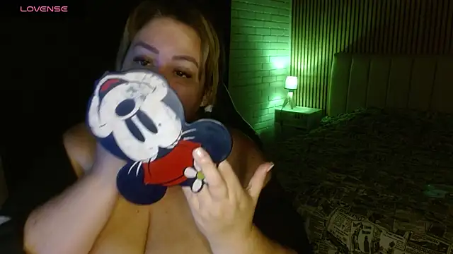 Snapshot of bella_savati chatting on 02/19/25, 12:14 bella savati online show from 02/19/25, 12:14