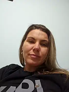 Snapshot of FeliciaKrige chatting on 03/20/25, 02:51 FeliciaKrige online show from 03/20/25, 02:51