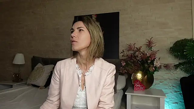 FeliciaKrige online show from 04/23/26, 07:26