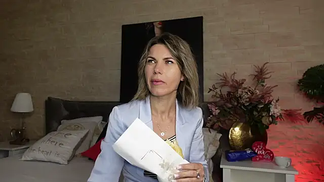 FeliciaKrige online show from 05/04/26, 06:55