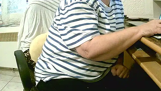 Snapshot of douceur63 chatting on 11/01/25, 11:59 douceur63 online show from 11/01/25, 11:59