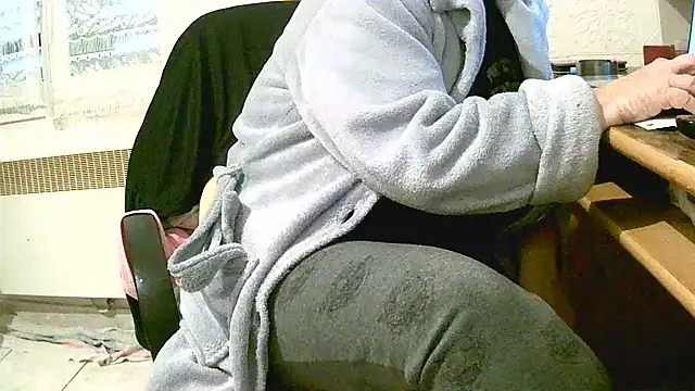 Snapshot of douceur63 chatting on 12/04/25, 11:20 douceur63 online show from 12/04/25, 11:20