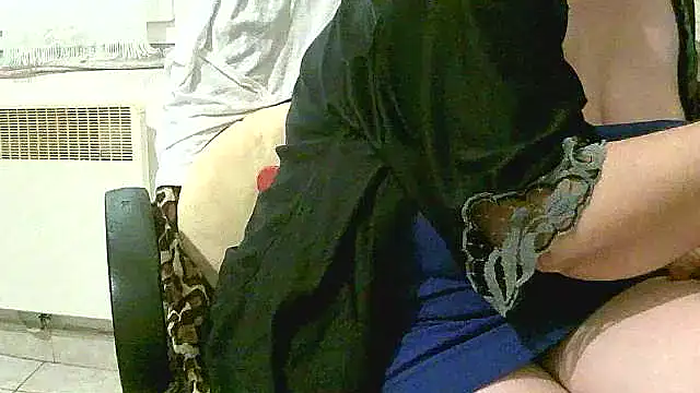 Snapshot of douceur63 chatting on 10/09/25, 11:11 douceur63 online show from 10/09/25, 11:11