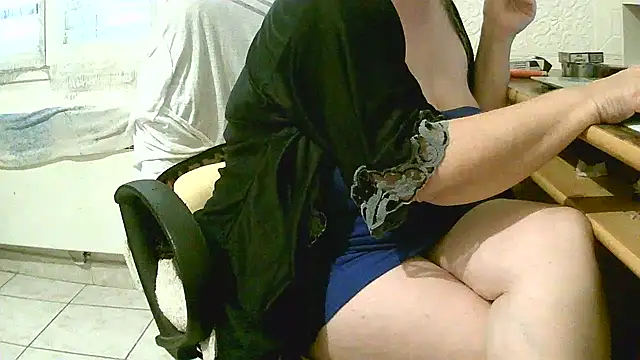 Snapshot of douceur63 chatting on 10/14/25, 11:00 douceur63 online show from 10/14/25, 11:00