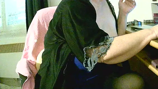 Snapshot of douceur63 chatting on 11/24/25, 11:21 douceur63 online show from 11/24/25, 11:21