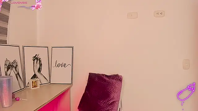 Snapshot of Andreamorreti chatting on 02/24/25, 01:21 Andreamorreti online show from 02/24/25, 01:21