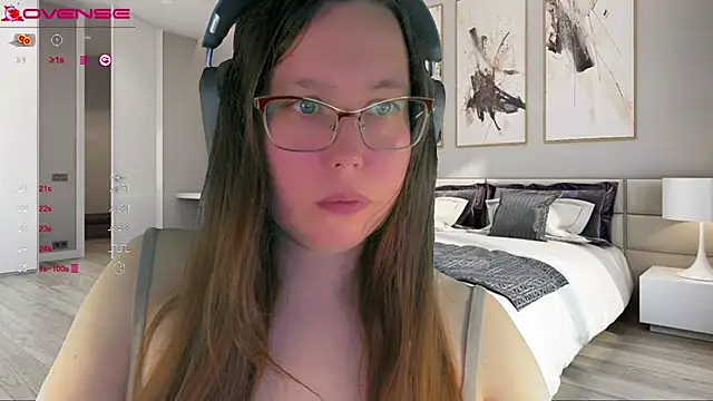 Snapshot of Victoria_Romans chatting on 10/03/25, 11:28 Victoria Romans online show from 10/03/25, 11:28