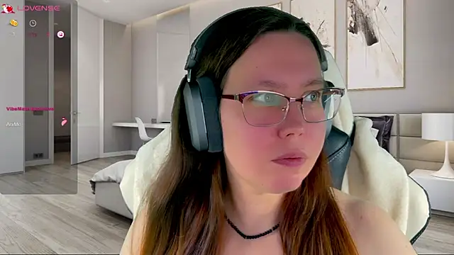 Snapshot of Victoria_Romans chatting on 10/25/25, 11:27 Victoria Romans online show from 10/25/25, 11:27