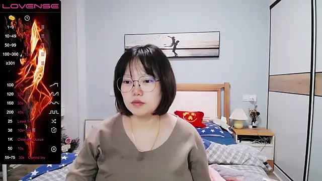 Snapshot of DianaYz chatting on 12/17/25, 10:53 DianaYz online show from 12/17/25, 10:53