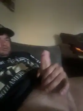 Snapshot of cumgitsumdic chatting on 11/08/25, 10:24 cumgitsumdic online show from 11/08/25, 10:24