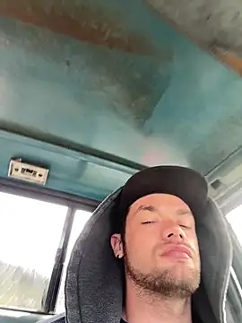 Snapshot of cumgitsumdic chatting on 03/15/25, 05:59 cumgitsumdic online show from 03/15/25, 05:59