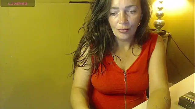 Snapshot of cloe85nl chatting on 06/08/26, 07:42 cloe85nl online show from 06/08/26, 07:42