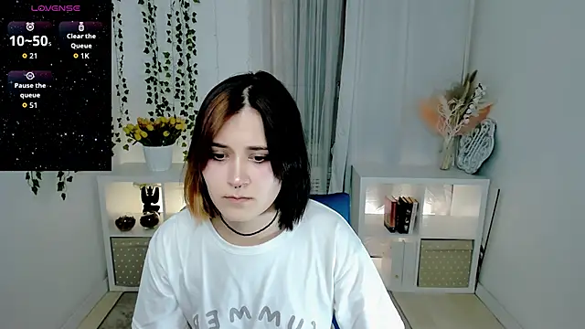 Alexa Lexi  online show from 06/04/26, 10:42