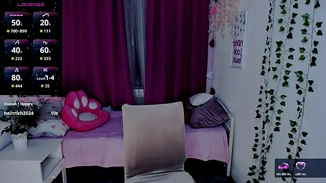Alexa Lexi  online show from 05/19/26, 10:44
