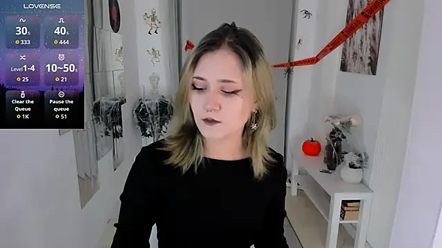 Alexa Lexi  online show from 10/28/25, 03:44